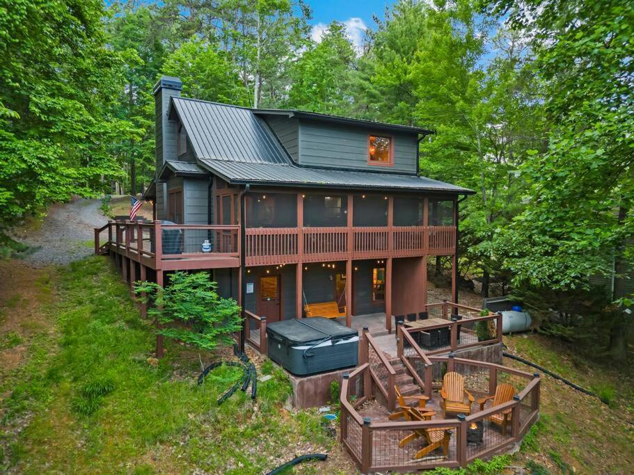 Holiday home Lakeside Retreat Hot Tub Fishing Hiking *