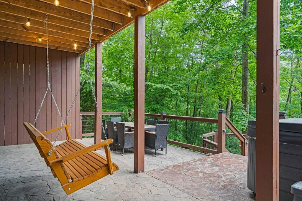 Lakeside Retreat Hot Tub Fishing Hiking Holiday home *