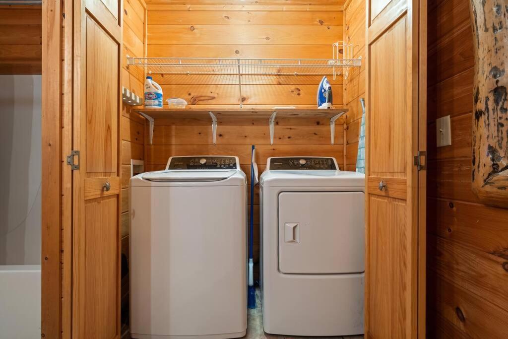 Lakeside Retreat Hot Tub Fishing Hiking Holiday home Ellijay