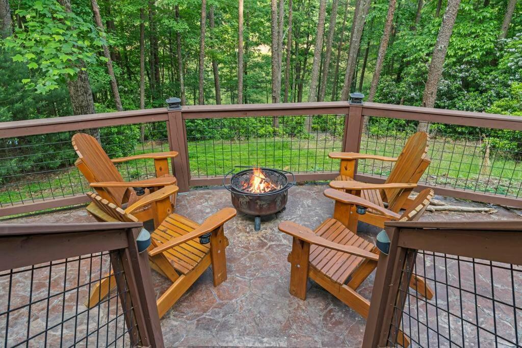 Holiday home Lakeside Retreat Hot Tub Fishing Hiking *
