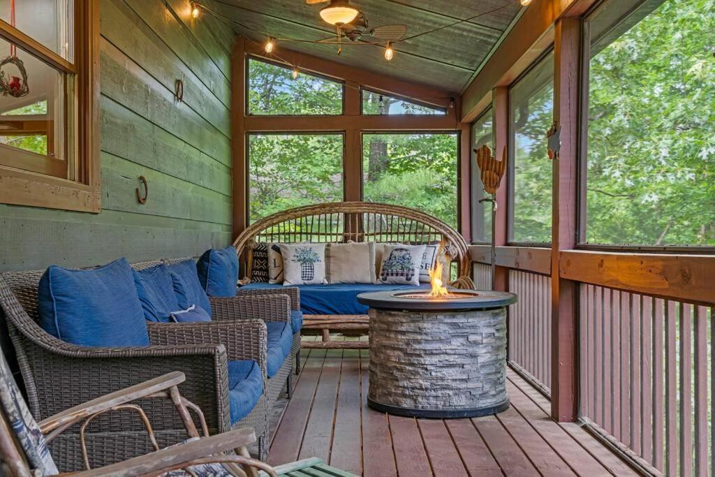 Lakeside Retreat Hot Tub Fishing Hiking Holiday home *