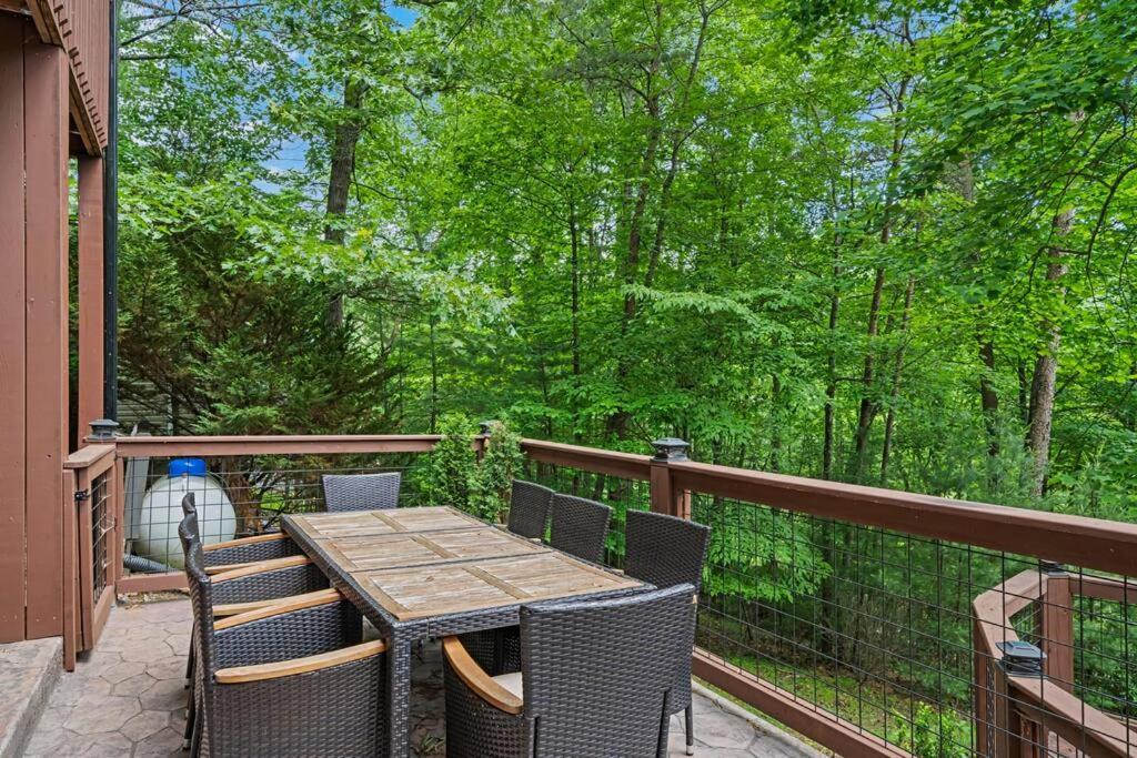 Lakeside Retreat Hot Tub Fishing Hiking Holiday home Ellijay