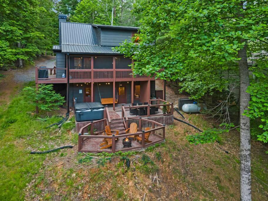 Lakeside Retreat Hot Tub Fishing Hiking Holiday home Ellijay