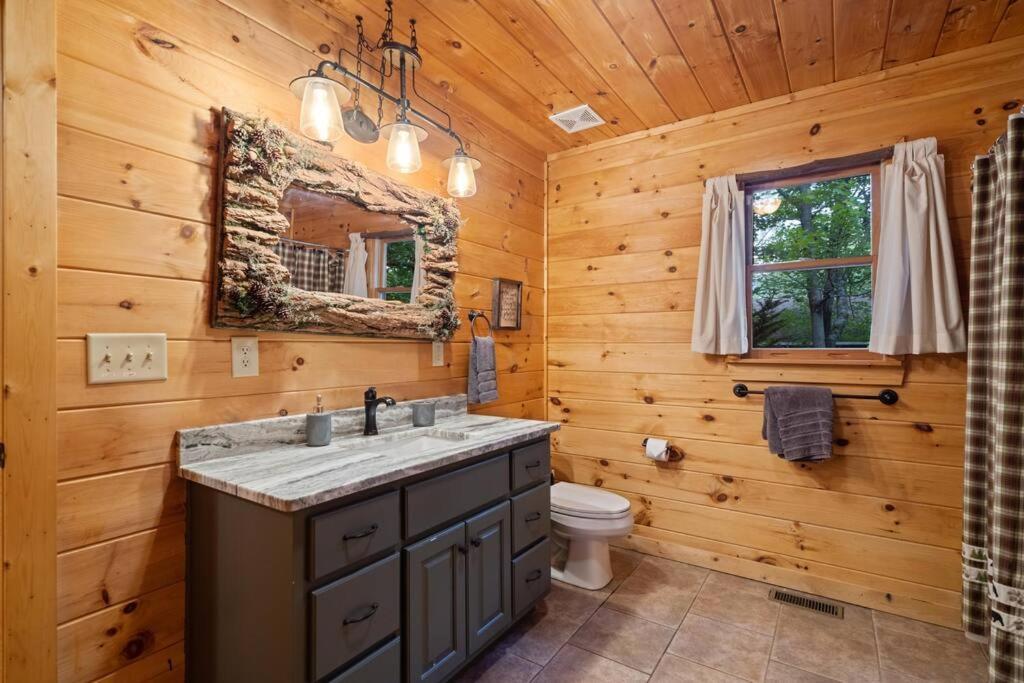 Lakeside Retreat Hot Tub Fishing Hiking