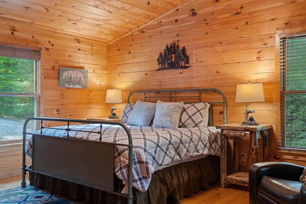 Lakeside Retreat Hot Tub Fishing Hiking Holiday home Ellijay