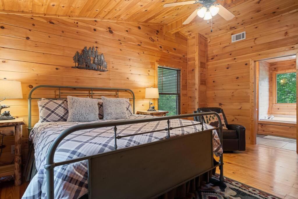 Holiday home Lakeside Retreat Hot Tub Fishing Hiking *
