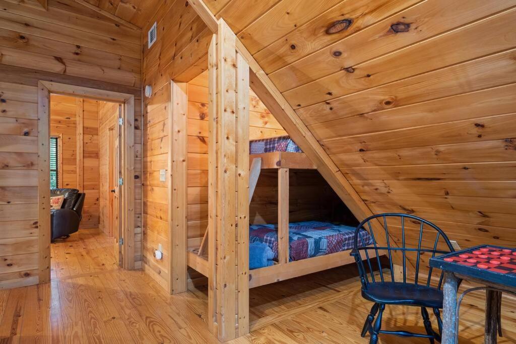 Lakeside Retreat Hot Tub Fishing Hiking * Ellijay