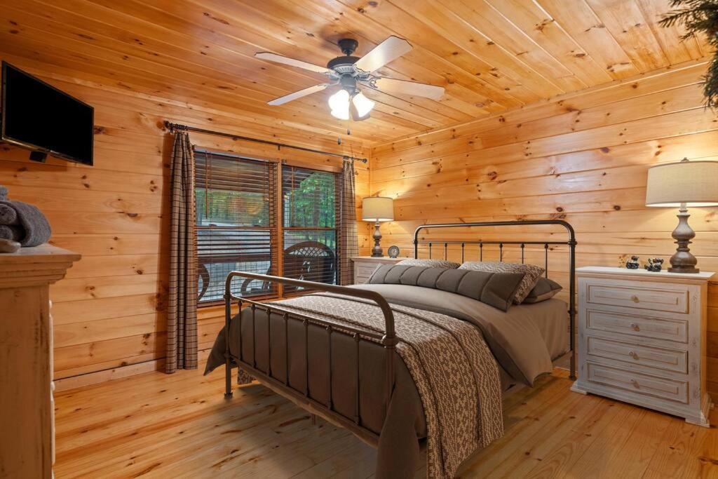 Holiday home Lakeside Retreat Hot Tub Fishing Hiking *