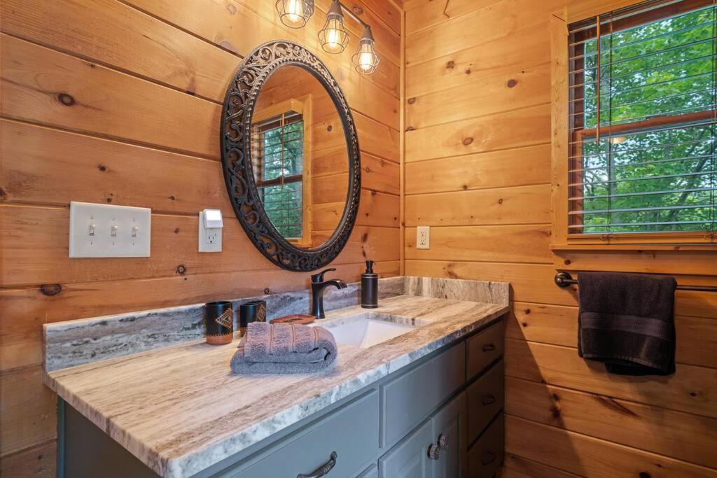 Lakeside Retreat Hot Tub Fishing Hiking *