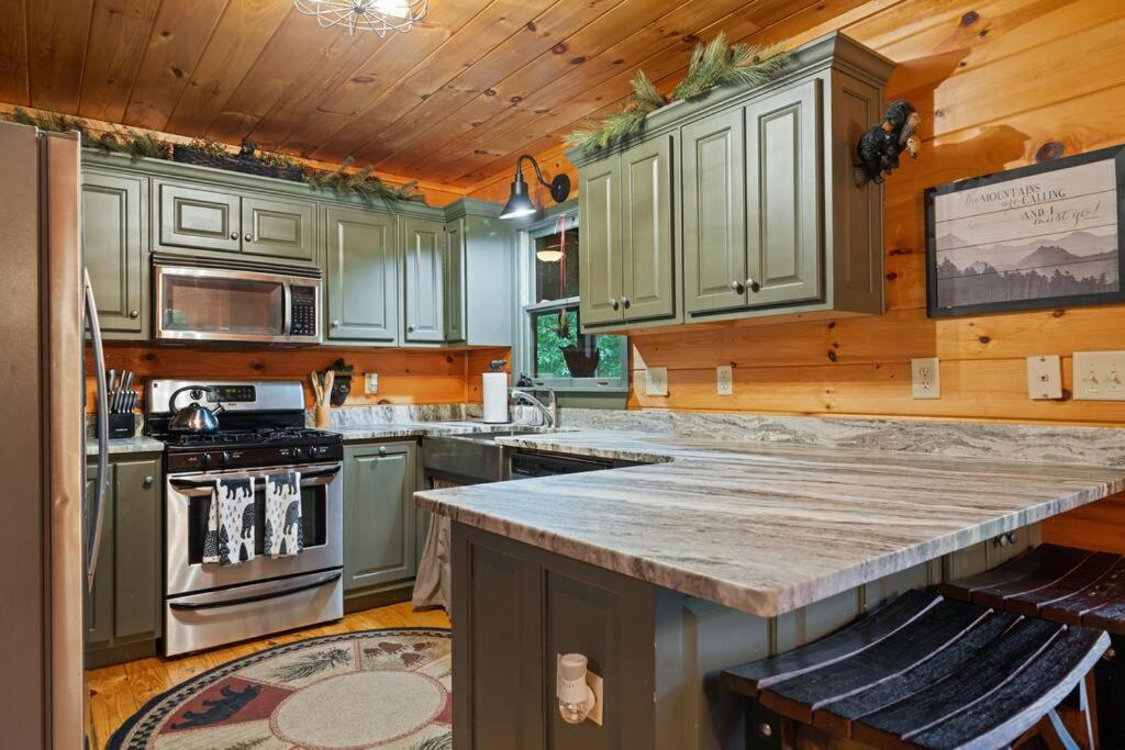 Holiday home Lakeside Retreat Hot Tub Fishing Hiking