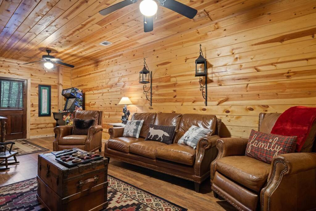 Lakeside Retreat Hot Tub Fishing Hiking Holiday home