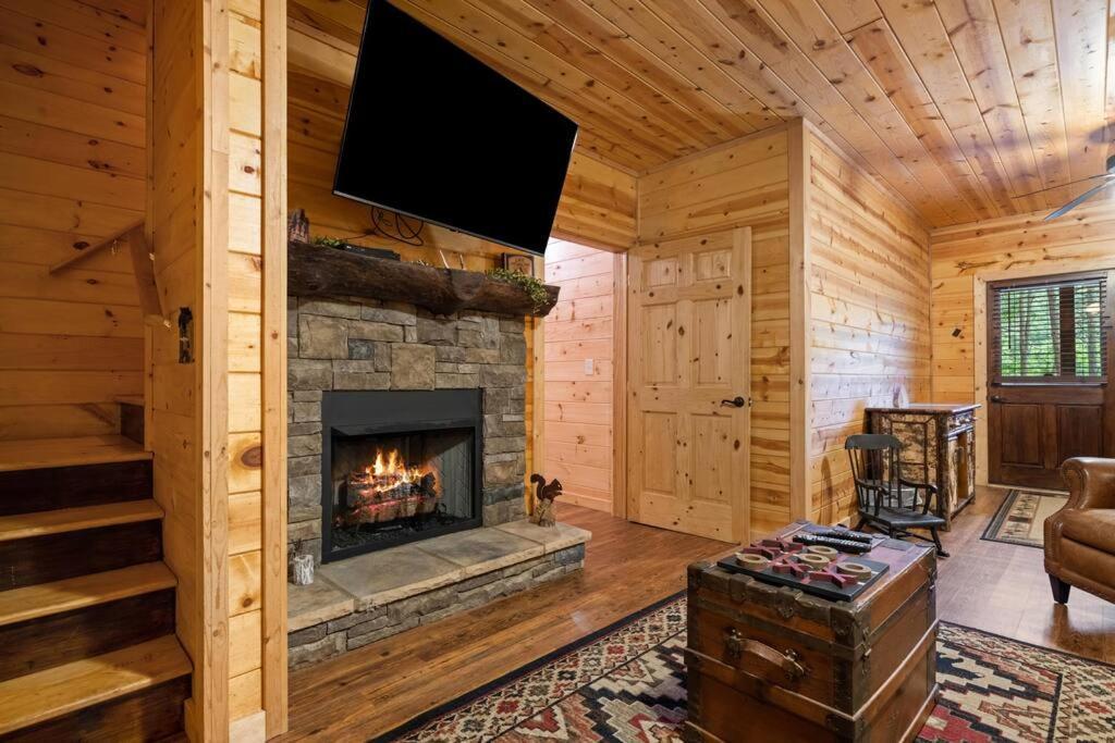 Holiday home Lakeside Retreat Hot Tub Fishing Hiking *