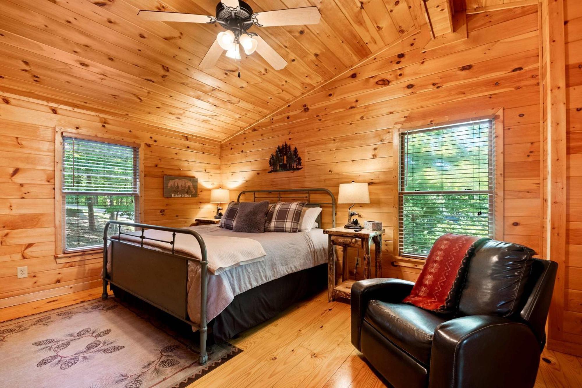 Lakeside Retreat Hot Tub Fishing Hiking Holiday home Ellijay