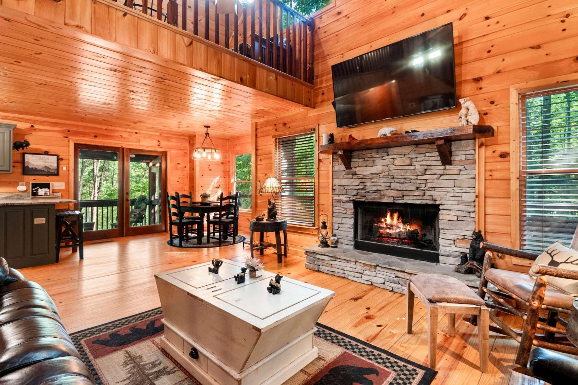 Lakeside Retreat Hot Tub Fishing Hiking * Ellijay