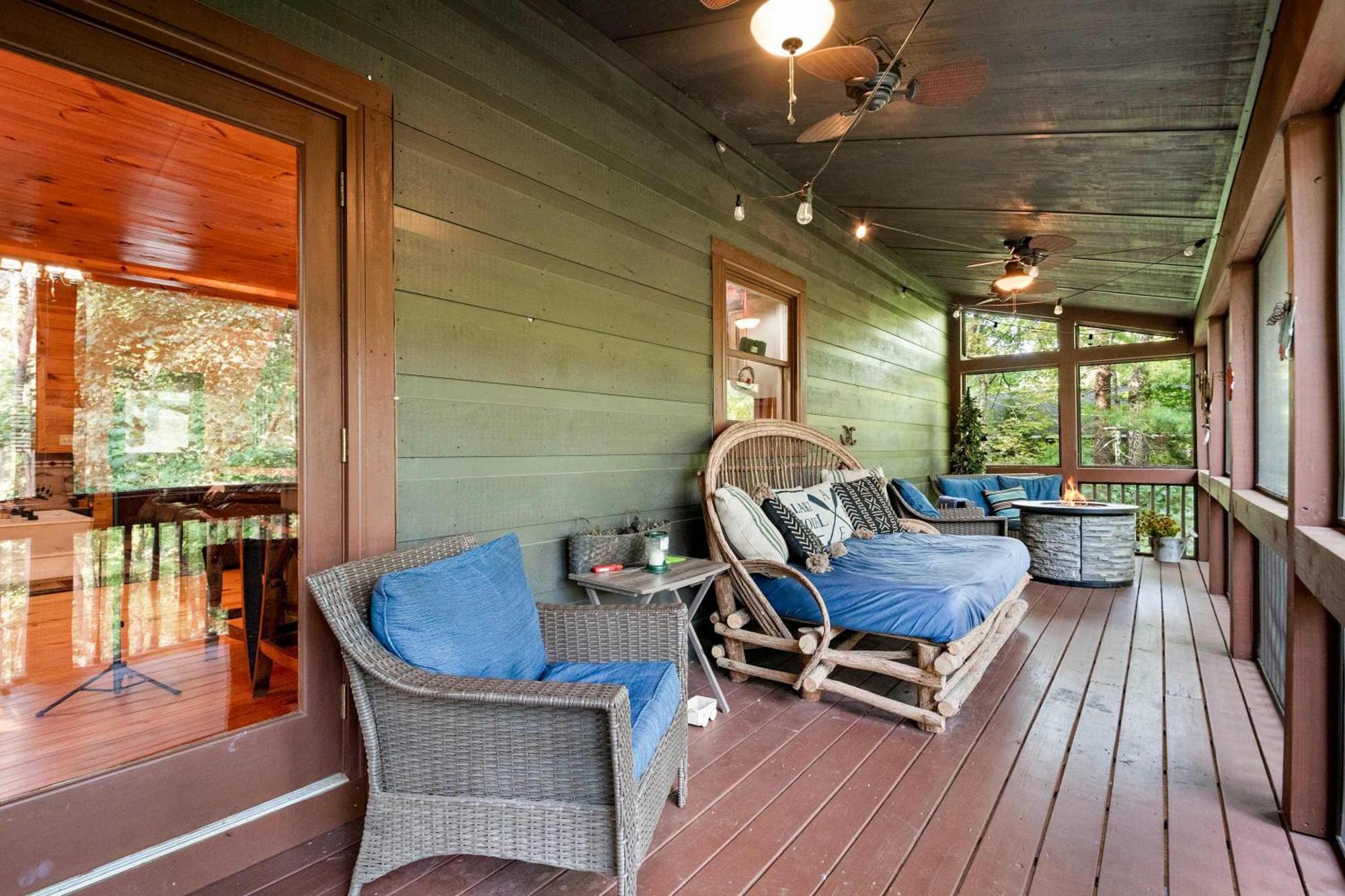 Holiday home Lakeside Retreat Hot Tub Fishing Hiking