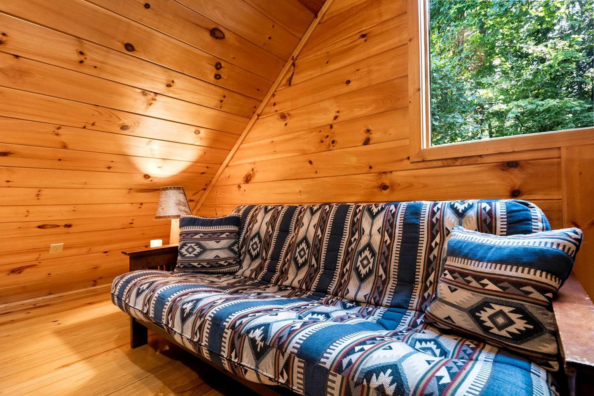 Lakeside Retreat Hot Tub Fishing Hiking Holiday home Ellijay